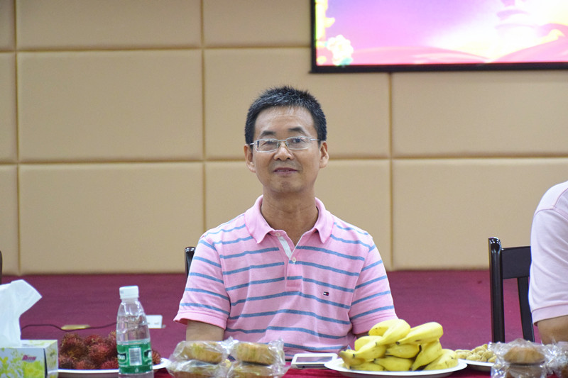 b8a0403f40429609930b6f6fcbe884e3.jpg 贾绍东教师讲解.jpg